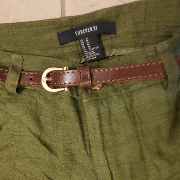 Forever21 Women's Short with belt - Picture 2 of 3